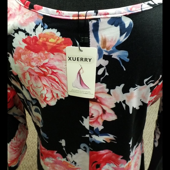 Xuerry Women's Top. Size L. Black with Flowers - Picture 4 of 4